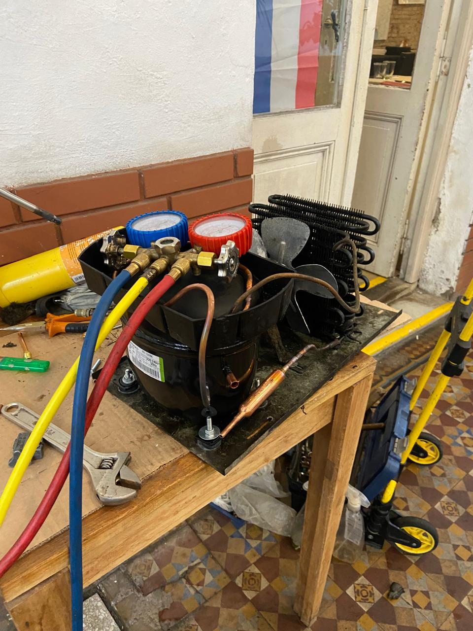 Prueba de presiones e instrumental de refrigeración