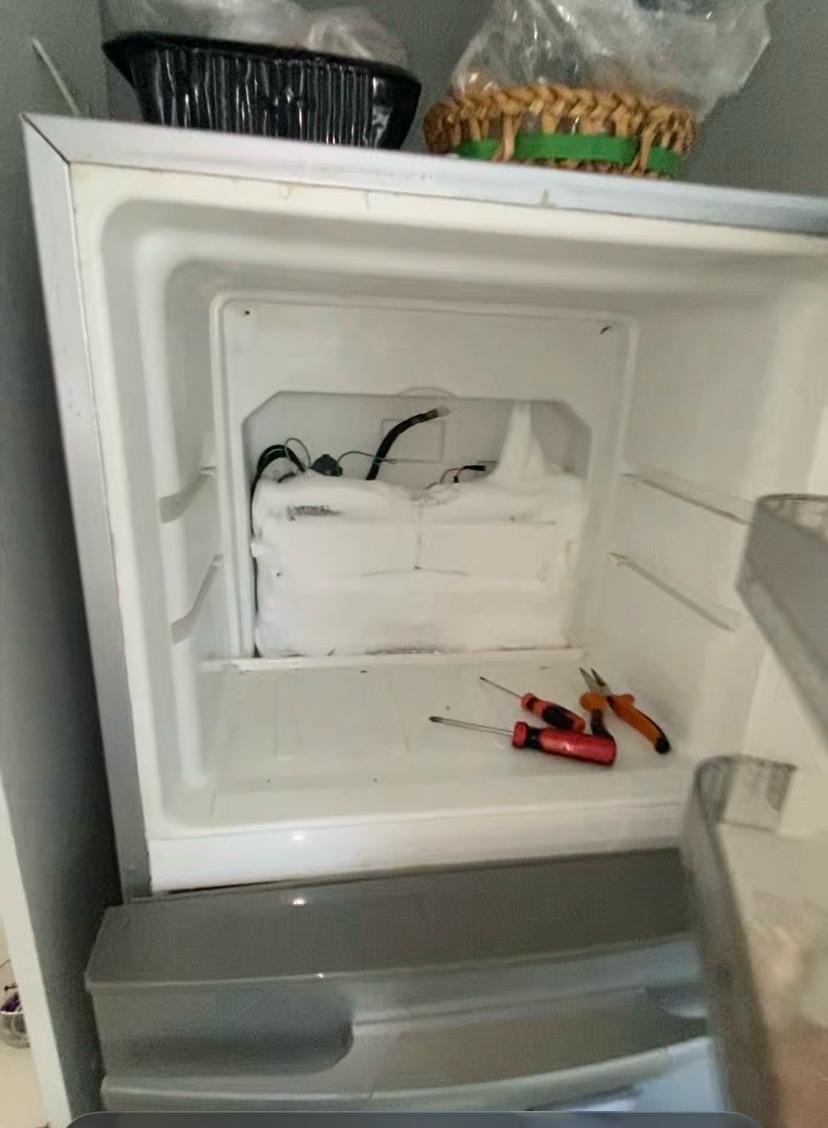 Reparación del sistema de refrigeración y cableado técnico